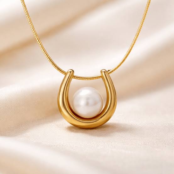 Golden Pearl U Necklace