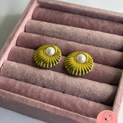 Shell Pearl Earrings - Stainless Steel