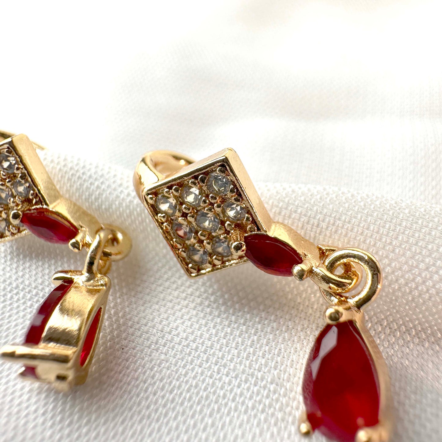 Ruby Red Square Drop Earrings – Gold